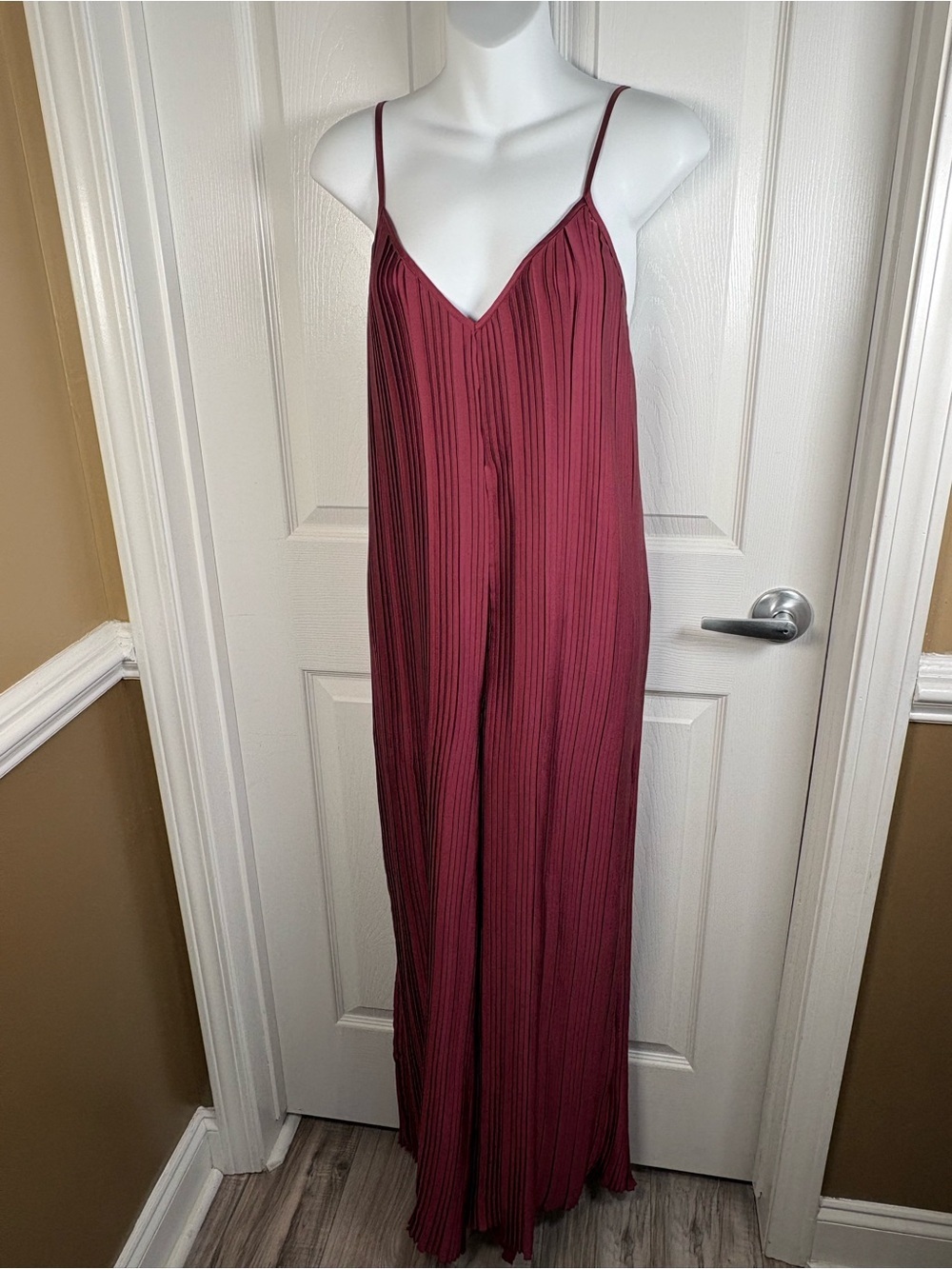 Anthropologie Sleeveless Plissé Jumpsuit size S in Wine - Picture 3 of 13